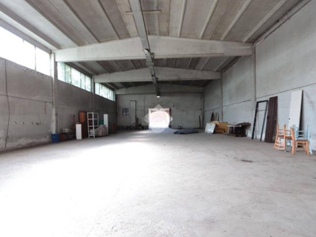 Locale Commerciale in affitto a Piemonte, Alessandria