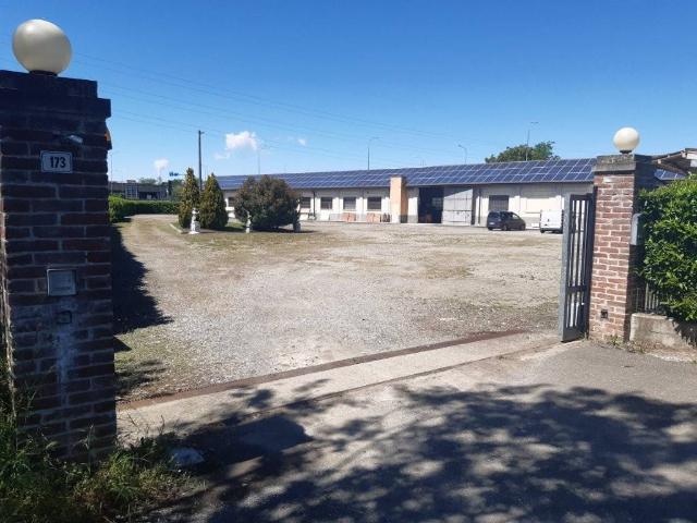 Locale Commerciale in affitto a Piemonte, Alessandria