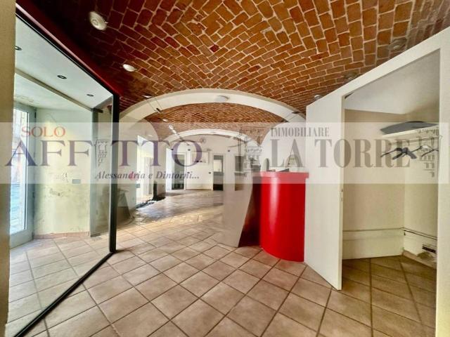 Locale Commerciale in affitto a Piemonte, Alessandria