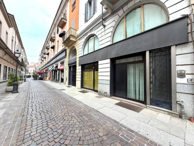 Locale Commerciale in affitto a Piemonte, Alessandria