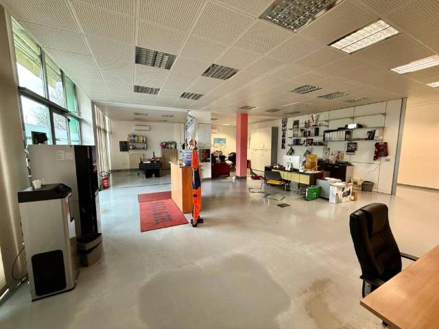 Locale Commerciale in affitto a Piemonte, Alessandria