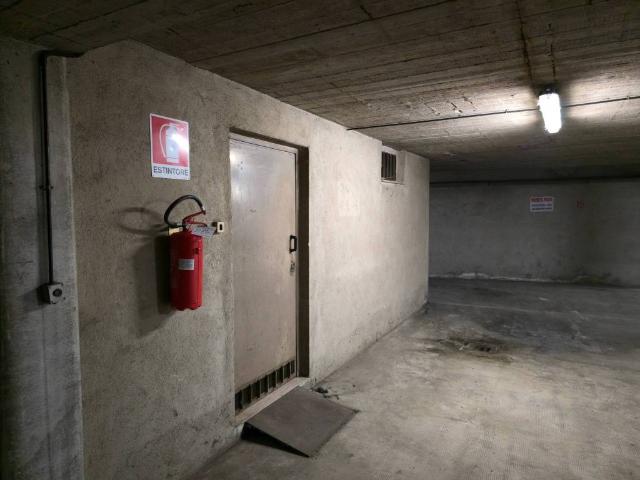 Locale Commerciale in affitto a Piemonte, Alessandria