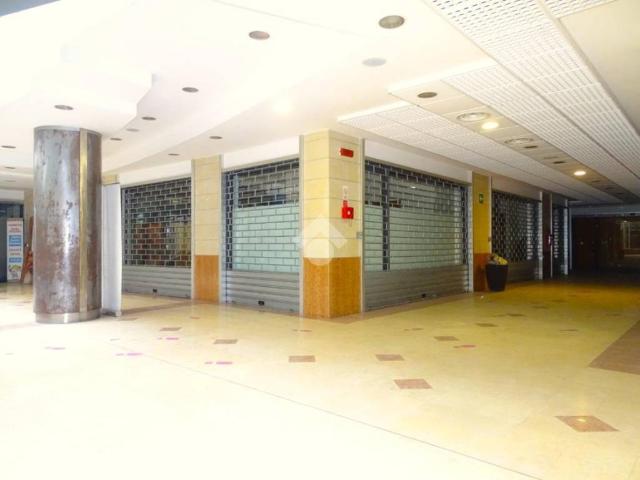 Locale Commerciale in affitto a Piemonte, Alessandria