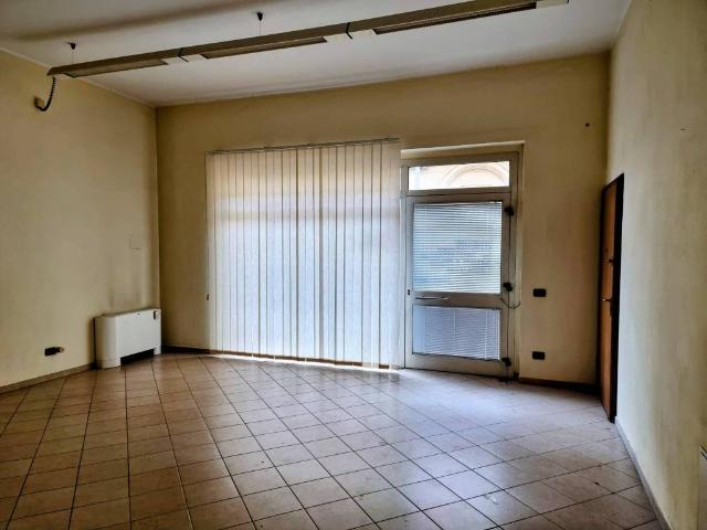 Locale Commerciale in vendita a Piemonte, Alessandria