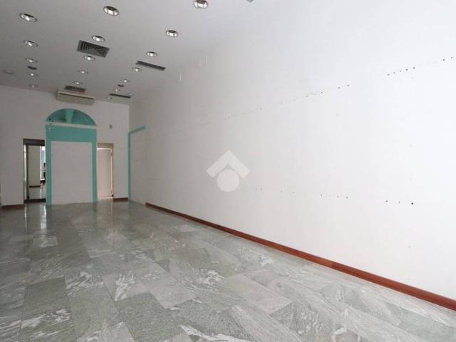 Locale Commerciale in affitto a Piemonte, Alessandria
