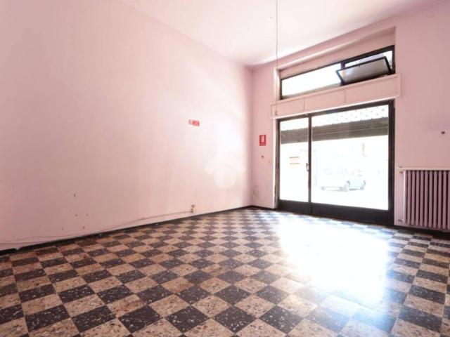 Locale Commerciale in affitto a Piemonte, Alessandria