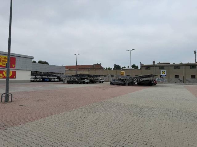 Locale Commerciale in affitto a Piemonte, Alessandria