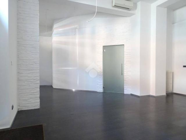 Locale Commerciale in affitto a Piemonte, Alessandria