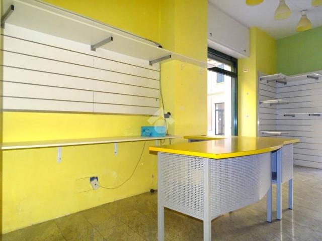Locale Commerciale in affitto a Piemonte, Alessandria