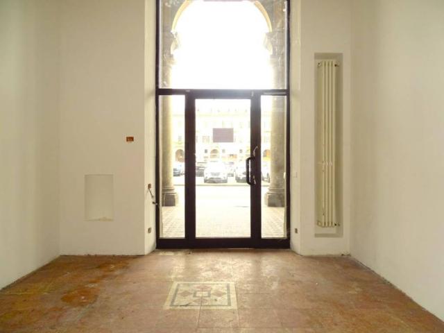 Locale Commerciale in affitto a Piemonte, Alessandria