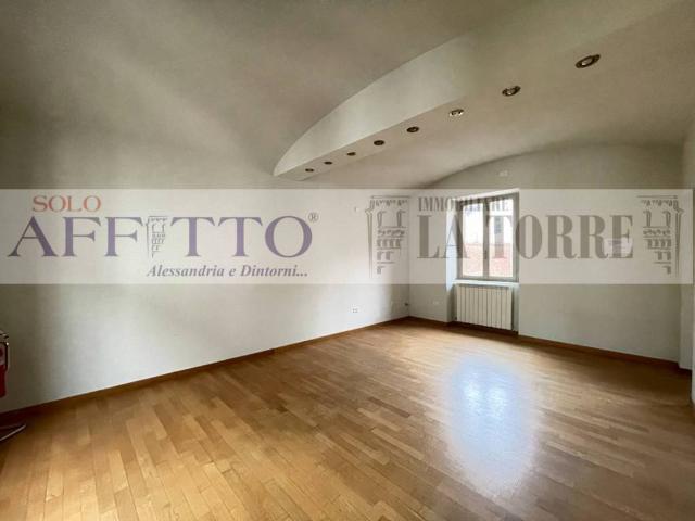 Locale Commerciale in affitto a Piemonte, Alessandria