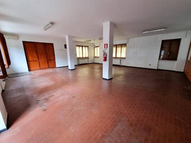 Locale Commerciale in affitto a Piemonte, Alessandria