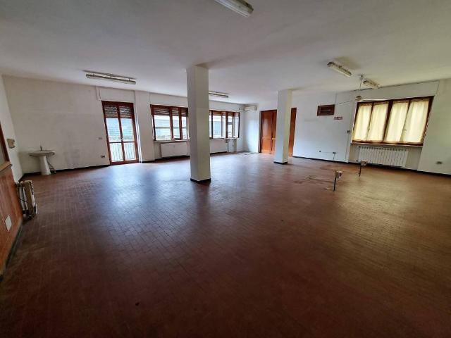 Locale Commerciale in affitto a Piemonte, Alessandria