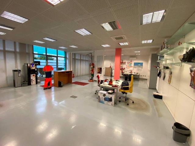 Locale Commerciale in affitto a Piemonte, Alessandria