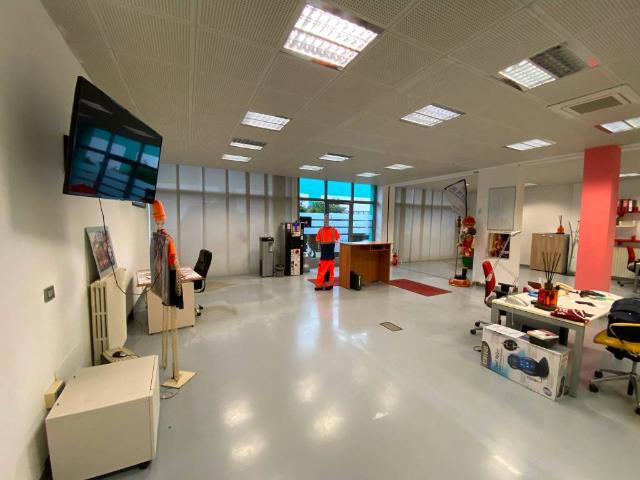 Locale Commerciale in affitto a Piemonte, Alessandria