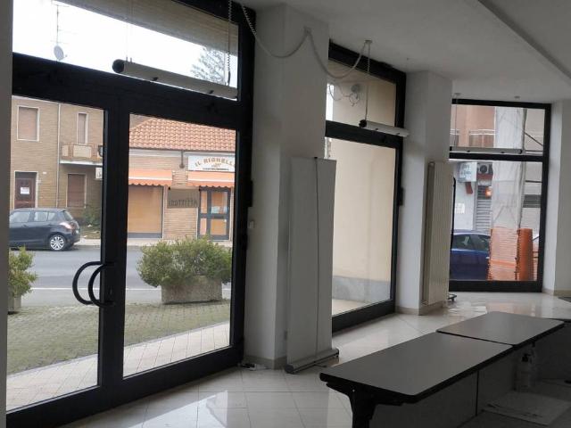 Locale Commerciale in affitto a Piemonte, Alessandria