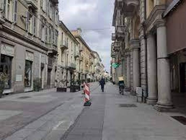 Locale Commerciale in affitto a Alessandria
