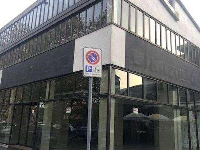 Locale Commerciale in affitto a Piemonte, Alessandria