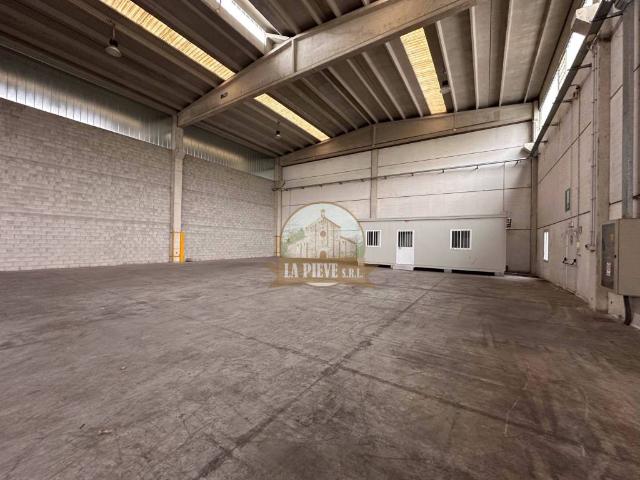 Locale Commerciale in affitto a Piemonte, Alessandria