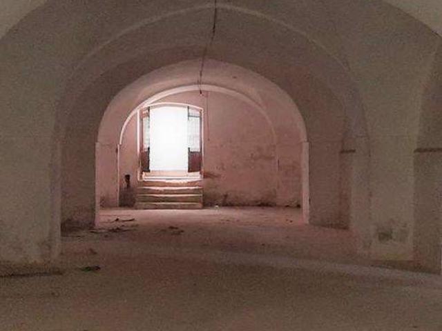 Locale Commerciale in affitto a Puglia, Lecce