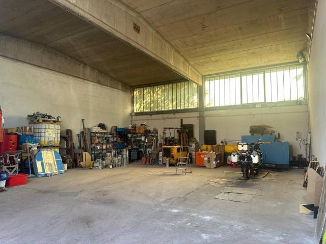 Locale Commerciale in affitto a Piemonte, Vercelli
