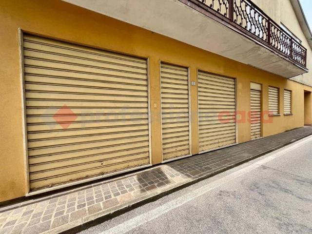 Locale Commerciale in affitto a Alonte, Veneto