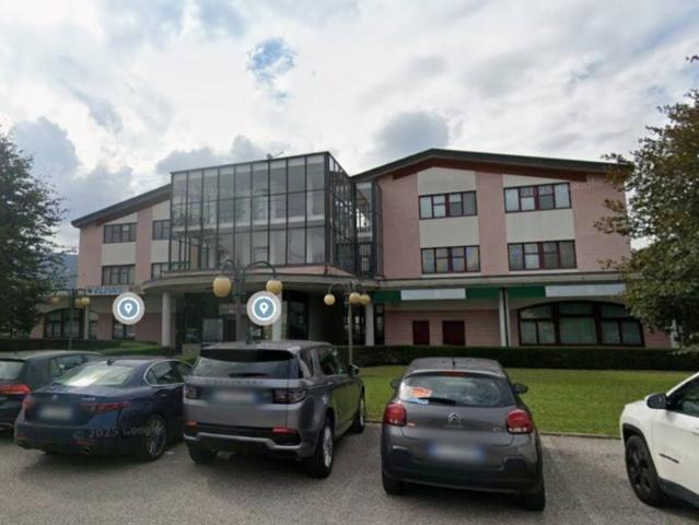Locale Commerciale in affitto a Alpago, Pieve D'alpago