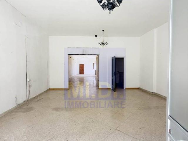 Locale Commerciale in affitto a Puglia, Bari