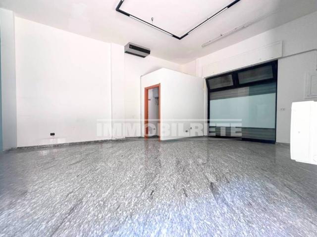 Locale Commerciale in affitto a Puglia, Bari
