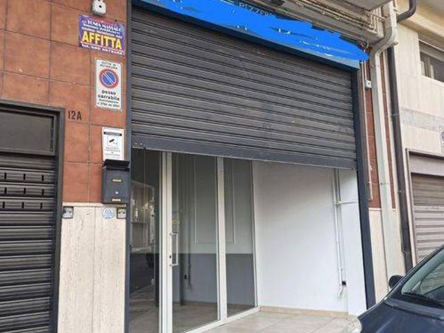 Locale Commerciale in affitto a Puglia, Bari