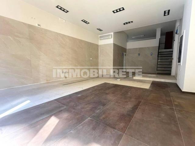 Locale Commerciale in affitto a Puglia, Bari