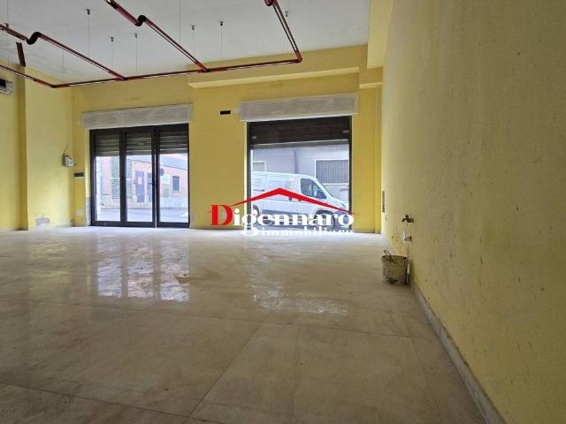 Locale Commerciale in affitto a Puglia, Bari