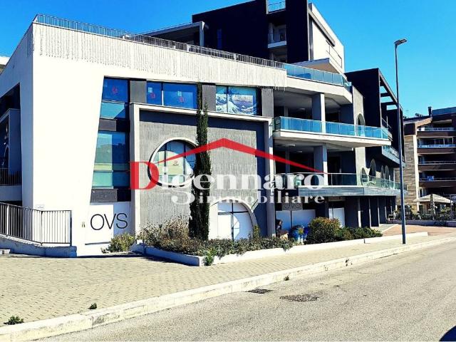 Locale Commerciale in affitto a Puglia, Bari