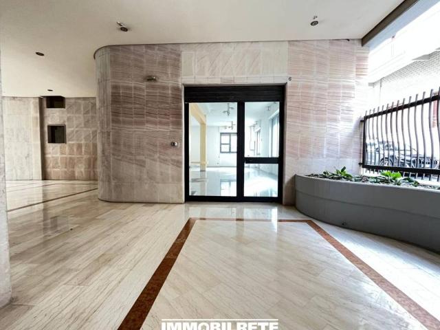 Locale Commerciale in affitto a Puglia, Bari