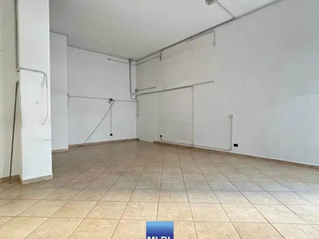 Locale Commerciale in affitto a Puglia, Bari