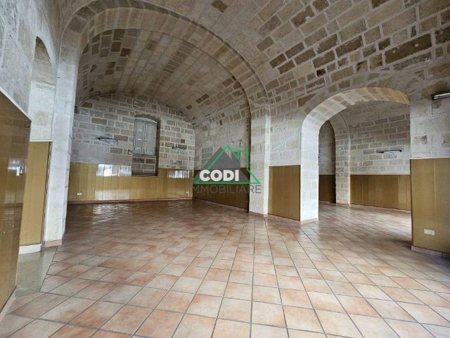 Locale Commerciale in affitto a Puglia, Bari