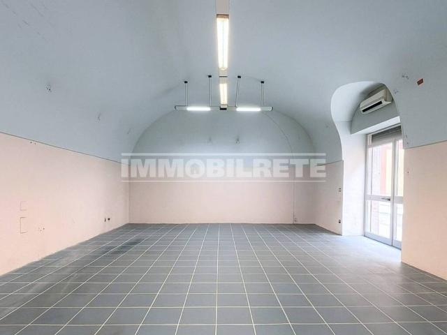 Locale Commerciale in affitto a Puglia, Bari