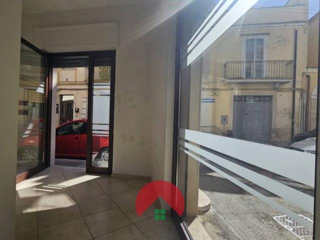 Locale Commerciale in affitto a Puglia, Bari