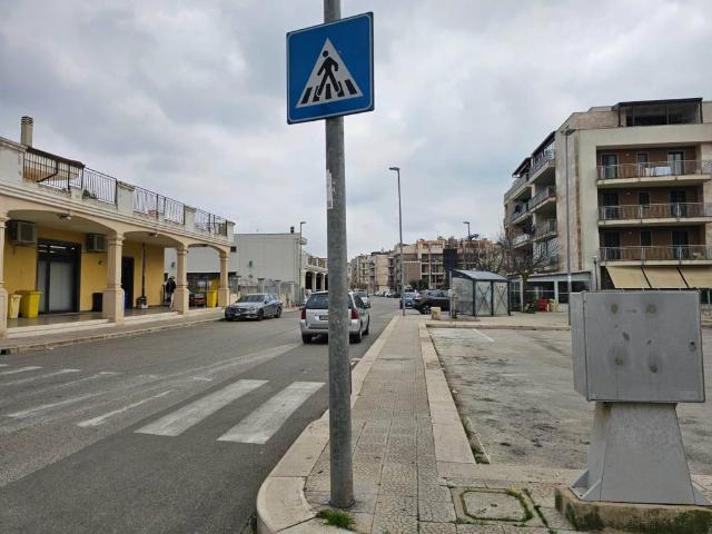 Locale Commerciale in affitto a Puglia, Bari