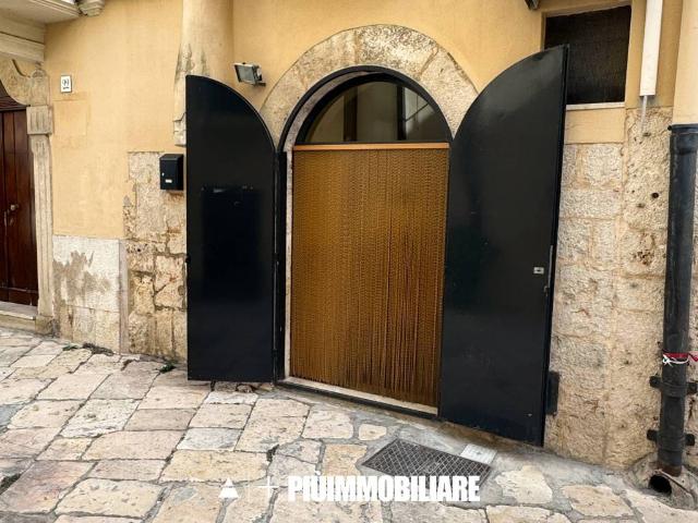 Locale Commerciale in affitto a Puglia, Bari