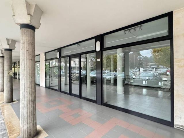 Locale Commerciale in affitto a Altavilla Vicentina, Veneto