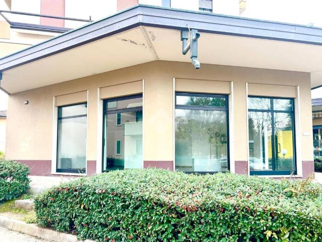Locale Commerciale in affitto a Altavilla Vicentina, Veneto