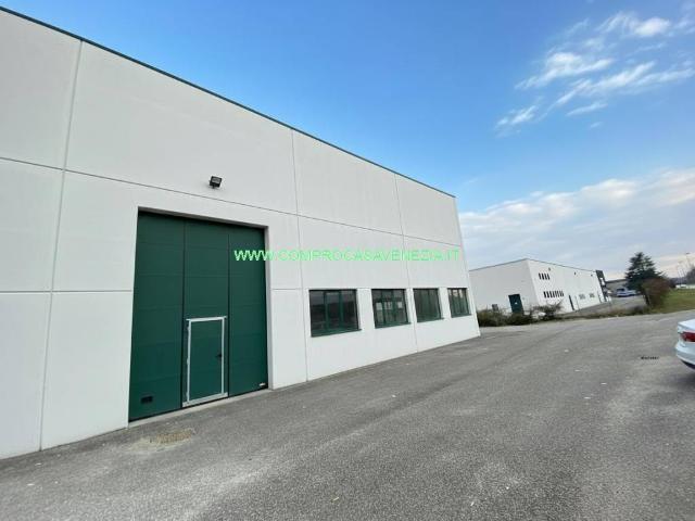 Locale Commerciale in affitto a Fonte, Altivole