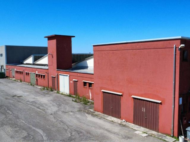 Locale Commerciale in affitto a Fonte, Altivole