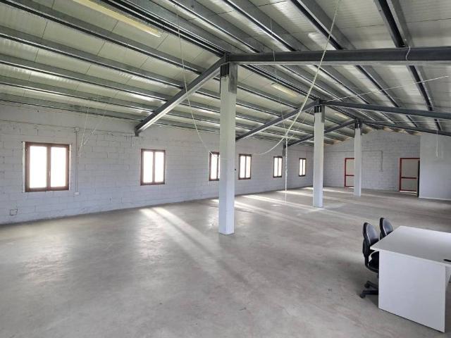 Locale Commerciale in affitto a Fonte, Altivole