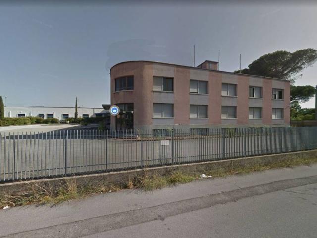 Locale Commerciale in affitto a Altopascio, Toscana