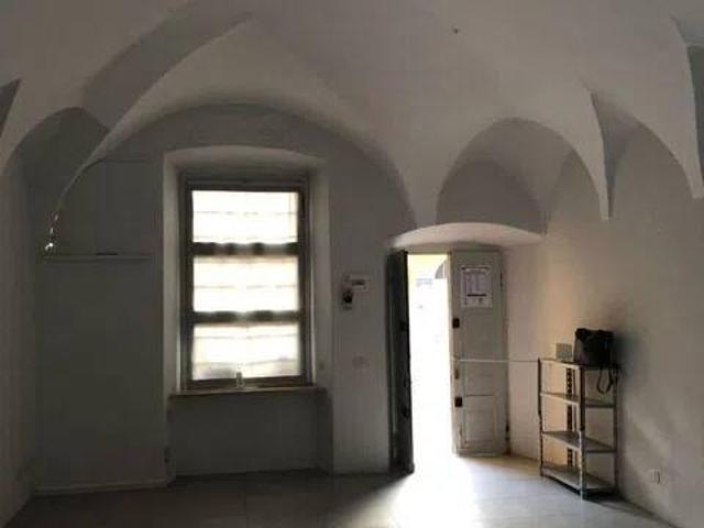 Locale Commerciale in affitto a Nese, Alzano Lombardo