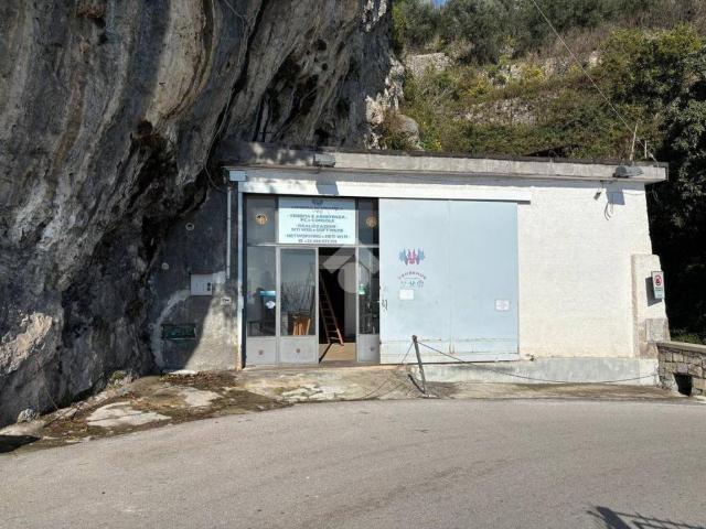 Locale Commerciale in affitto a Amalfi, Campania
