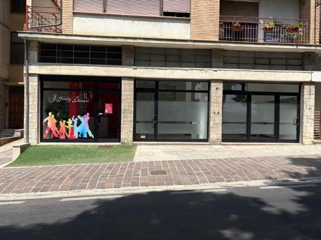 Locale Commerciale in affitto a Piandicontro I, Marche