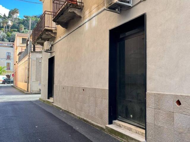 Locale Commerciale in affitto a Amantea Paese, Calabria